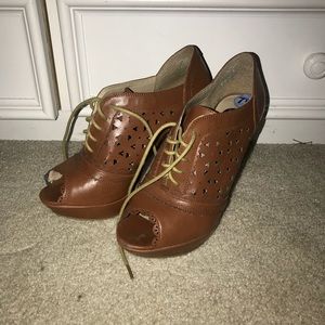 Guess shoe